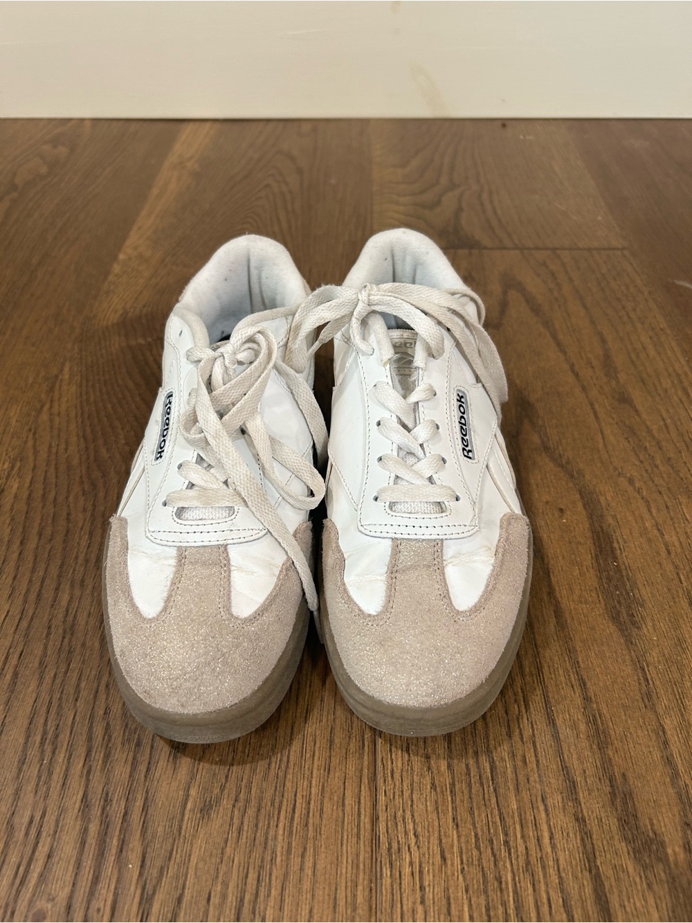 Reebok White & Beige Suede Low-Top Sneakers - size 8